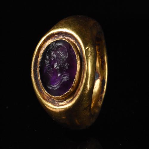 Heavy Roman gold ring with circular bezel enclosing amethyst intaglio with incised portrait of an empress, probably Julia Mamaea, mother of Roman emperor Alexander Severus, circa 180-235 AD, weight 12.40g. Estimate £7,500-£12,500