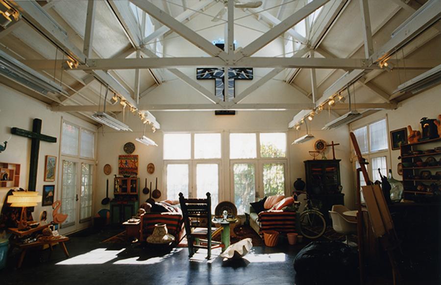 Interior view of Roger Brown's La Conchita, California home of which the contents will be sold at Leslie Hindman Auctioneers November 15, 2018
Leslie Hindman Auctioneers