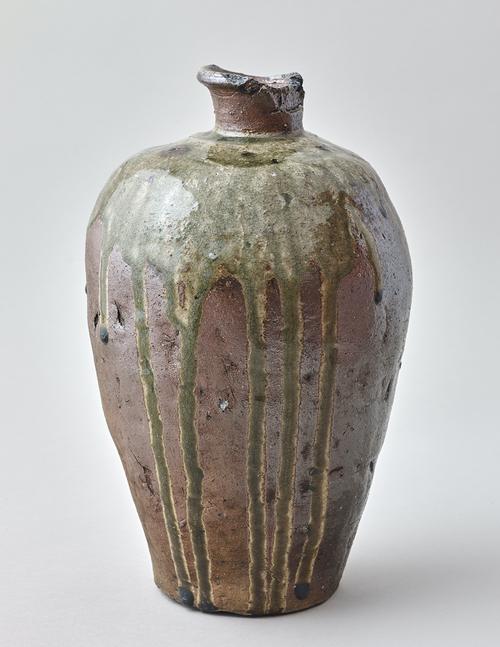 Stoneware “Heishi” Nanbokucho – Muromachi Period 14th-15th c. A.D., Japan Height: 26.7cm, Diameter: 17.15cm
Zetterquist Galleries